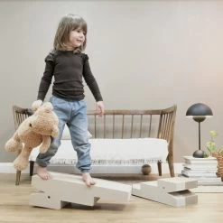 BObles Crocodile L 24 -Baby Bonus 01 104 024 788 crocodile sand grey play 1