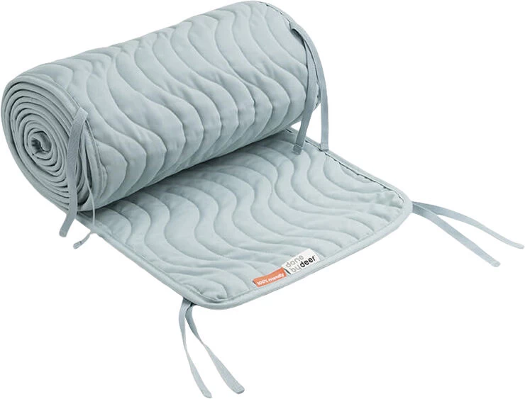 Done By Deer Quiltet Sengerand M/bindebånd Waves Blå 3 Done By Deer Quiltet Sengerand M/bindebånd Waves Blå