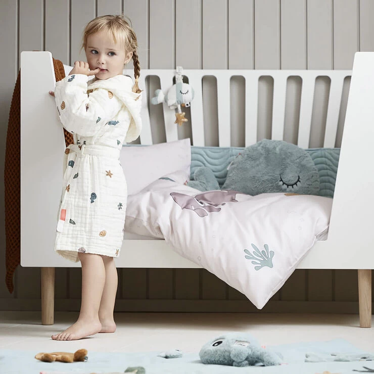 Done By Deer Quiltet Sengerand M/bindebånd Waves Blå 6 Done By Deer Quiltet Sengerand M/bindebånd Waves Blå - Billede 4