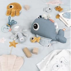 Done By Deer Sanserangle M/spejl Jelly Blå -Baby Bonus 5712643034162 3