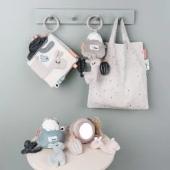 Done By Deer Aktivitets Bjergtop Lalee Blå 9 Done By Deer Aktivitets Bjergtop Lalee Blå -Baby Bonus 5712643034346 3