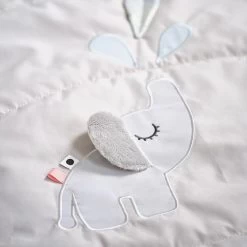 Done By Deer Sanselegetæppe Deer Friends Sand -Baby Bonus 5712643036302 2