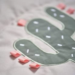 Done By Deer Sanselegetæppe Deer Friends Sand -Baby Bonus 5712643036302 3