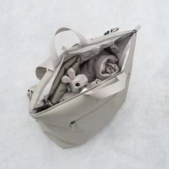 Done By Deer Puslerygsæk Sand -Baby Bonus 5712643040064 6