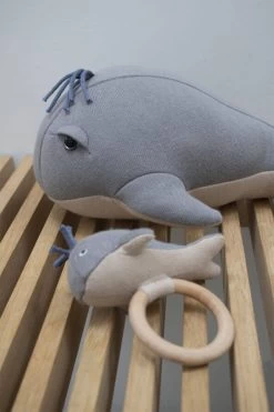 Filibabba Aktivitetslegetøj - Willie The Whale Rattle Grey -Baby Bonus 5712804016488 2