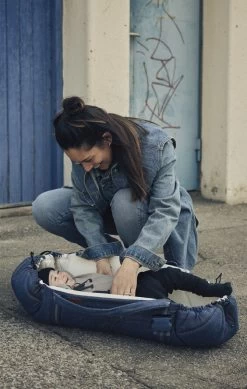 Baby Nest SleepCarrier Volume 2 - Denim Indigo -Baby Bonus Denim indigo SC lifestyle 1