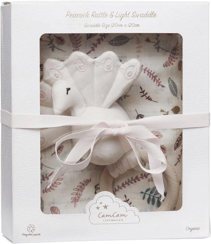 Cam Cam Copenhagen GIFT BOX: SWADDLE & PEACOCK RATTLE 3 Cam Cam Copenhagen GIFT BOX: SWADDLE & PEACOCK RATTLE